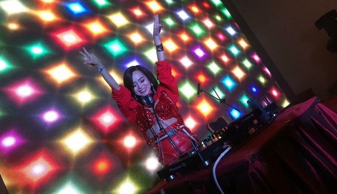 Nữ DJ Vita trong một buổi biểu diễn