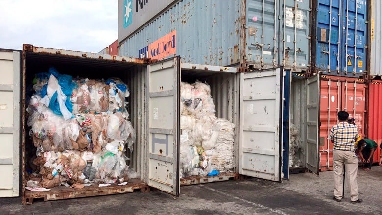Các container chứa chất thải nhựa được đặt tại thành phố biển quốc gia, cảng Sihanoukville, phía tây nam Phnom Penh, Campuchia. Ảnh: cambodiadaily.com