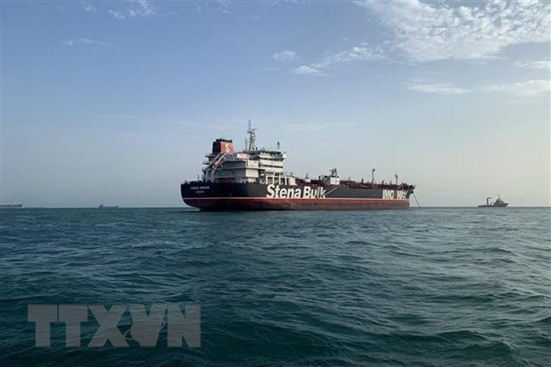 Tàu chở dầu Stena Impero treo cờ Anh ở gần Eo biển Hormuz ngày 21/7/2019. (Nguồn: THX/TTXVN)
