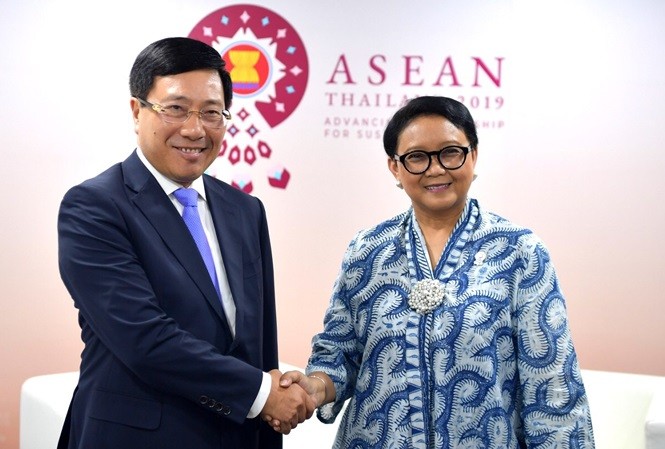 Phó Thủ tướng Phạm Bình Minh và Ngoại trưởng Indonesia Retno Masurdi tại cuộc gặp. (Ảnh: BNG)