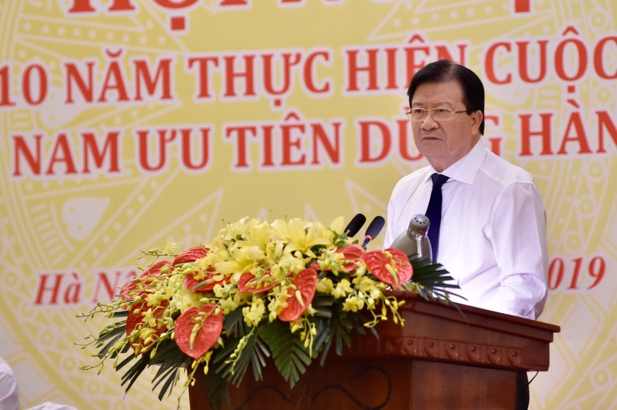 Phó Thủ tướng Trịnh Đình Dũng phát biểu tại hội nghị. Ảnh: VGP/Đoàn Bắc
