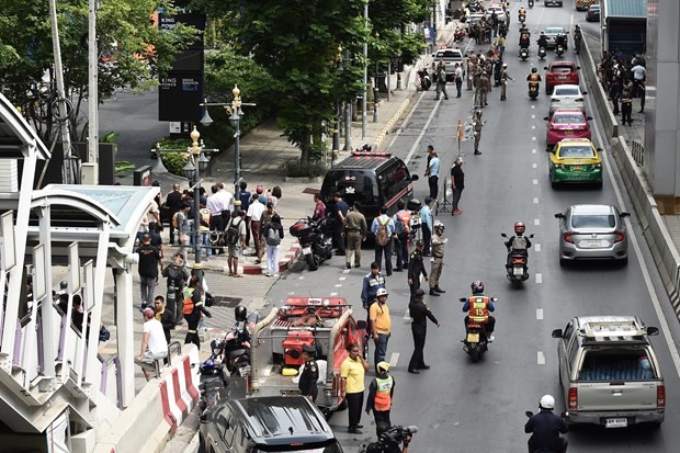 Lực lượng chức năng làm nhiệm vụ tại hiện trường một vụ nổ ở Bangkok, Thái Lan, ngày 2/8/2019. (Nguồn: AFP/TTXVN)