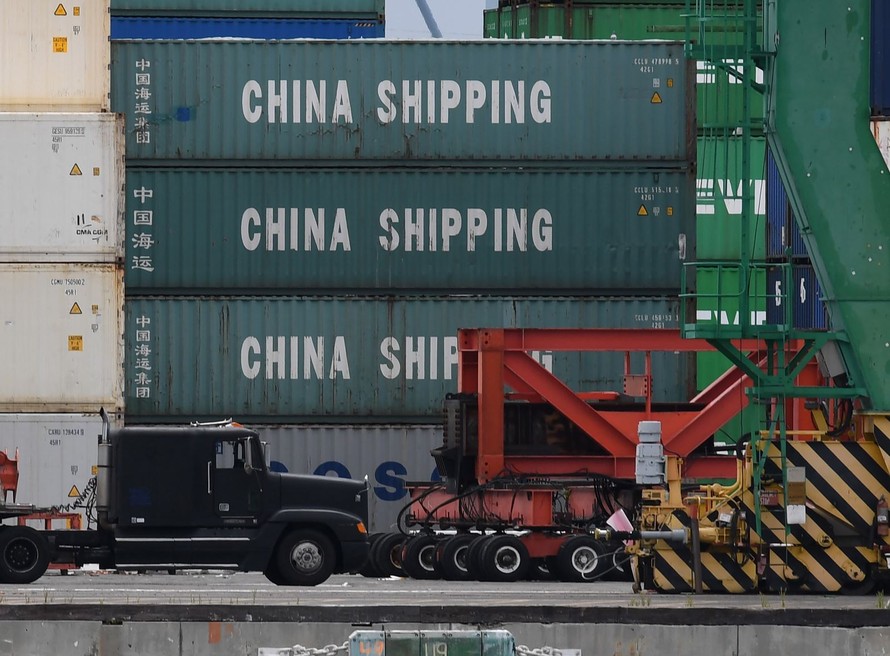 Tàu container hàng hóa Trung Quốc được bốc dỡ tại cảng Long Beach, bang California (Mỹ) ngày 10/5/2019. Ảnh: AFP/TTXVN