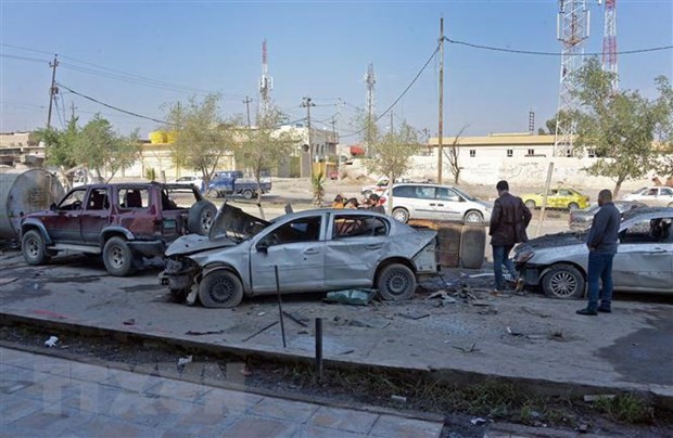 Hiện trường một vụ đánh bom xe ở Mosul, Iraq. (Ảnh: AFP/TTXVN)