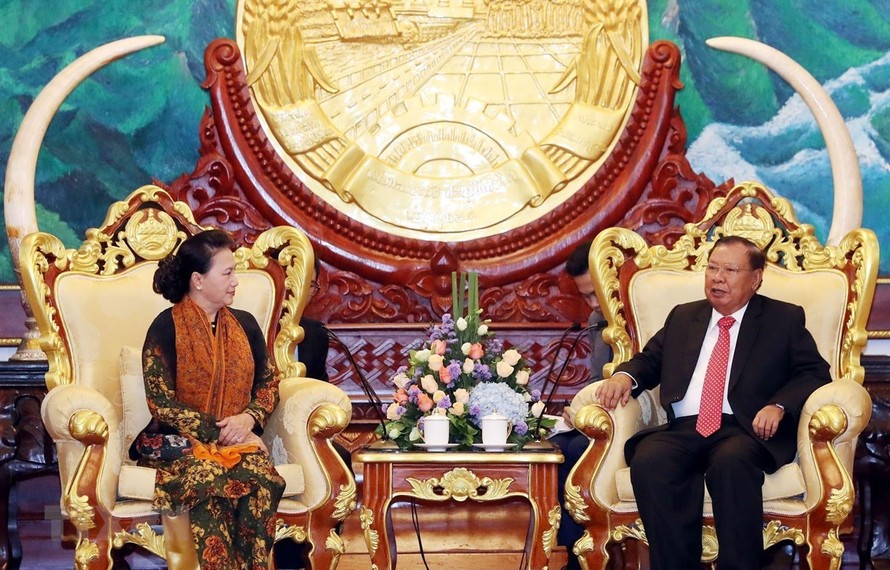 Chủ tịch Quốc hội Nguyễn Thị Kim Ngân hội kiến Tổng Bí thư, Chủ tịch nước Lào Bounnhang Vorachith. (Ảnh: Trọng Đức/TTXVN)