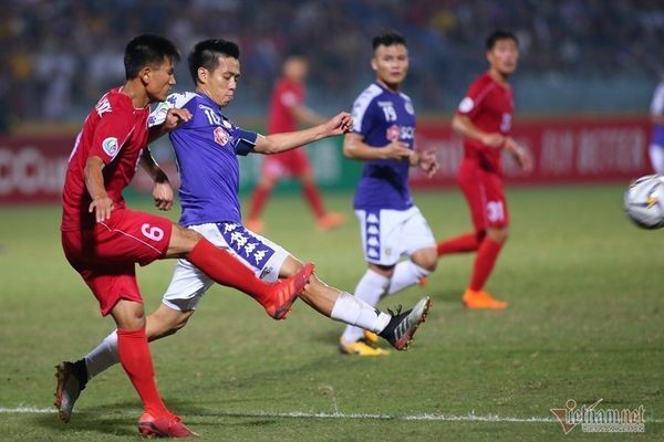 CLB Hà Nội (áo xanh) không thể chiến thắng và đánh rơi cơ hội vào chung kết AFC Cup 2019 là rất đáng tiếc