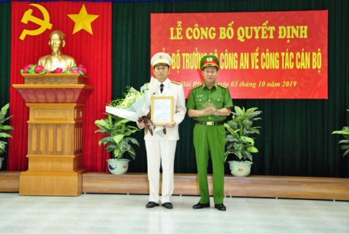 Thượng tướng Lê Quý Vương trao Quyết định của Bộ trưởng Bộ Công an bổ nhiệm Đại tá Vũ Thanh Chương giữ chức vụ Giám đốc Công an thành phố Hải Phòng
