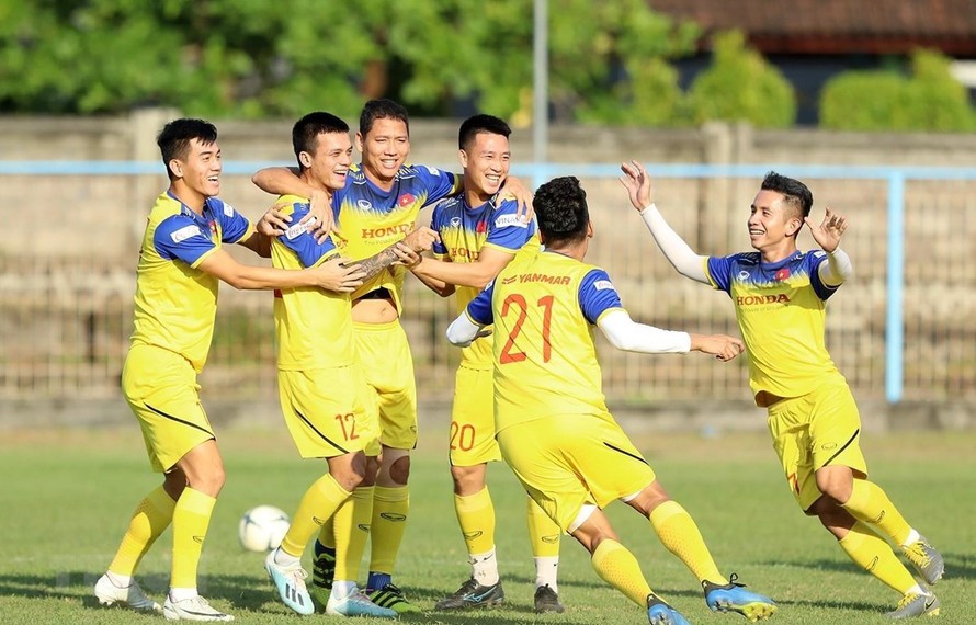 Các cầu thủ đội tuyển Việt Nam tích cực tập luyện và tự tin trước trận đấu với đội tuyển Indonesia. (Ảnh: Hoàng Linh/TTXVN)