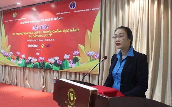 PGS Phạm Thanh Bình - Chủ tịch Công đoàn Y tế Việt Nam - phát biểu tại hội thảo. Ảnh: PV.