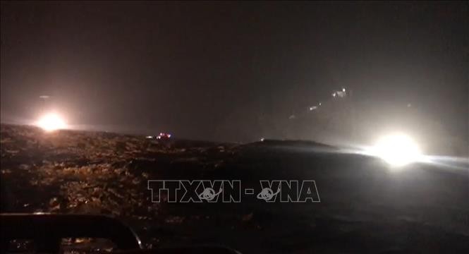 Lực lượng cứu hộ Hàn Quốc tham gia chiến dịch cứu hộ máy bay trực thăng gặp nạn tại vùng biển gần quần đảo tranh chấp Dokdo ở biển Nhật Bản ngày 1/11/2019. Ảnh: YONHAP/TTXVN