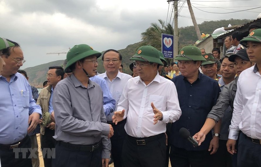  Phó Thủ tướng Chính phủ Trịnh Đình Dũng đã đến kiểm tra công tác ứng phó bão số 6 tại tỉnh Bình Định.