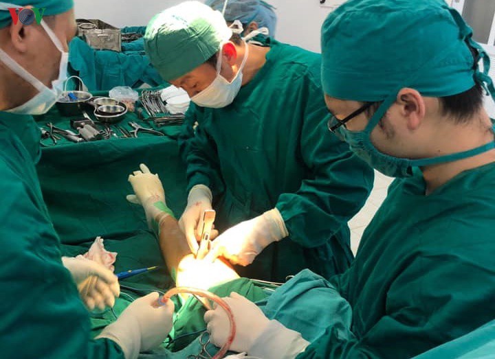 Bệnh viện tuyến huyện Sơn La lần đầu thay khớp gối nhân tạo thành công.