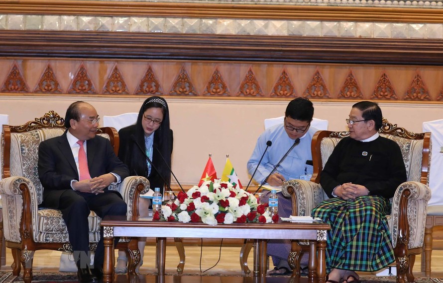 Thủ tướng Nguyễn Xuân Phúc hội kiến Chủ tịch Quốc hội Myanmar T Khun Myat. (Ảnh: Thống Nhất/TTXVN)