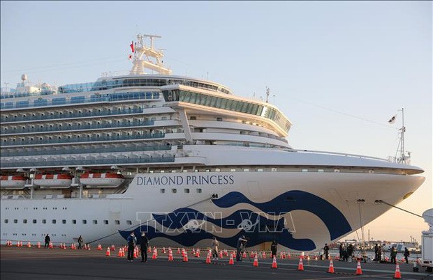 Du thuyền "Diamond Princess" được cách ly tại cảng Yokohama của Nhật Bản. Ảnh: THX/TTXVN