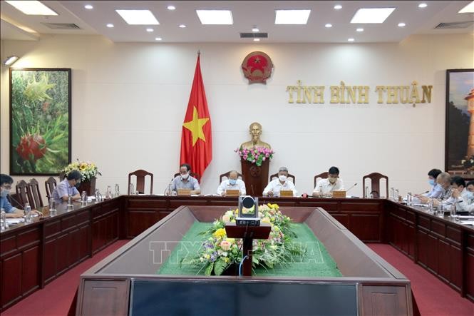 Đoàn công tác Bộ Y tế làm việc với Ban chỉ đạo phòng, chống COVID-19 tỉnh Bình Thuận. Ảnh: Nguyễn Thanh/TTXVN