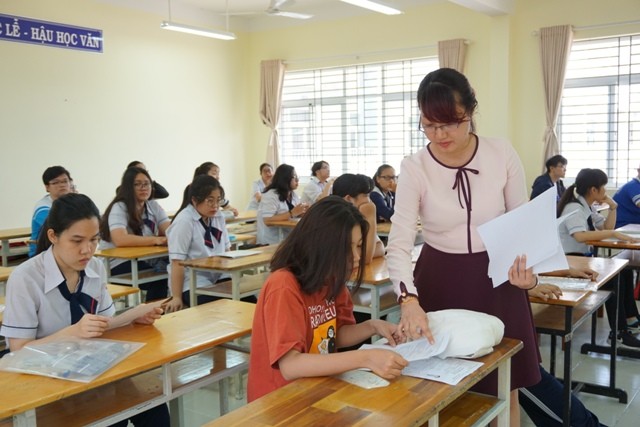 Theo nhiều giáo viên, khoảng cách phòng làm việc từ 2m2 trở lên/người khó thực hiện hiện được ở TP Hồ Chí Minh.