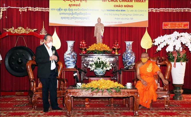 Phó Thủ tướng Thường trực Chính phủ Trương Hòa Bình chúc mừng các chư Tăng, Phật tử Nam tông và bà con Khmer nhân Tết cổ truyền Khmer Chol Chnam Thmay.