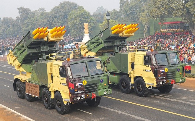 Hệ thống rocket phóng loạt Pinaka I của Ấn Độ trong một cuộc duyệt binh. Ảnh: AFP.