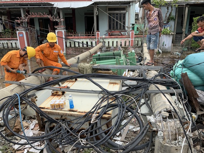 Dự kiến hơn một trăm ngàn hộ dân ở Thừa Thiên - Huế ngày mai mới có điện trở lại