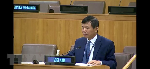 Đại sứ Đặng Đình Quý đại diện các nước ASEAN phát biểu. (Ảnh: Khắc Hiếu/TTXVN)