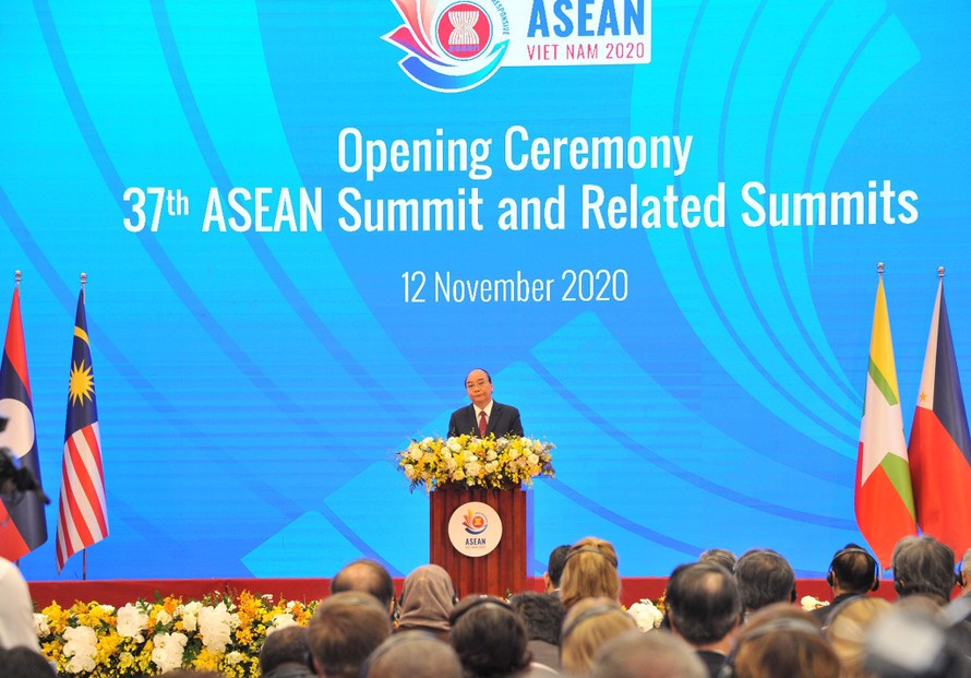 Thủ tướng Chính phủ Nguyễn Xuân Phúc đã chủ trì điều hành Hội nghị Cấp cao ASEAN lần thứ 37.