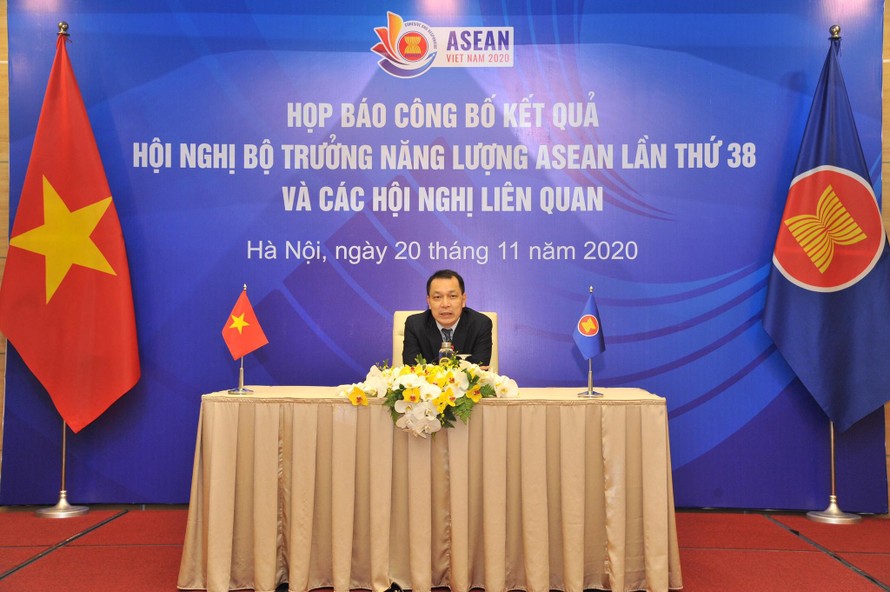 Ông Đặng Hoàng An, Thứ trưởng Bộ Công Thương chủ trì buổi họp báo. Ảnh: Tuấn Linh