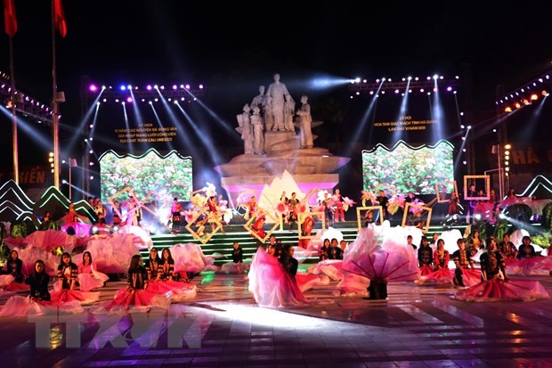 Chương trình nghệ thuật tại lễ hội hoa tam giác mạch tỉnh Hà Giang. (Ảnh: Minh Tâm/TTXVN)