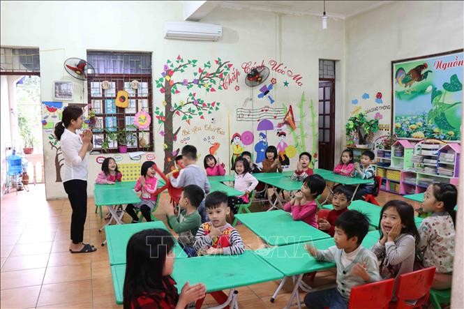  Hoạt động dạy và học của cô và trò Trường Mầm non Thanh Khương, Bắc Ninh. Ảnh: Thanh Thương/TTXVN
