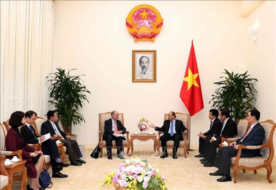 Thủ tướng Nguyễn Xuân Phúc tiếp Chủ tịch Tổ chức hỗ trợ đại học thế giới CHLB Đức