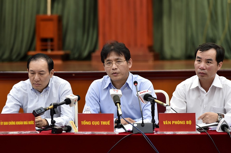 Ông Đặng Ngọc Minh-Phó Tổng cục trưởng Tổng cục Thuế trả lời tại họp báo. Ảnh:VGP/Huy Thắng.