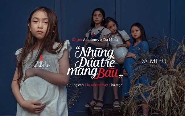 Poster của bộ ảnh Shine Academy x Da Mieu, với hình ảnh chủ đạo là những bé gái mang trong mình chiếc bụng bầu