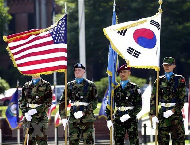 Binh sỹ Mỹ và Hàn Quốc tại lễ kỷ niệm ngày ký Hiệp ước quân sự chung Mỹ-Hàn ở căn cứ quân sự Yongsan thuộc Seoul (Hàn Quốc). (Nguồn: AFP/TTXVN)