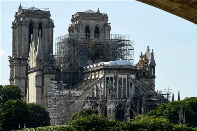 Nhà thờ Đức Bà Paris sau vụ hỏa hoạn. Ảnh: AFP/TTXVN