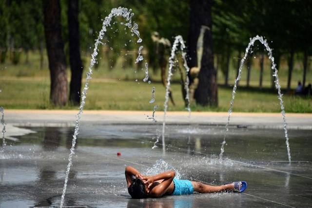 Châu Âu đang chìm trong những ngày nắng nóng kinh hoàng. Nguồn: Yahoo news/ AFP
