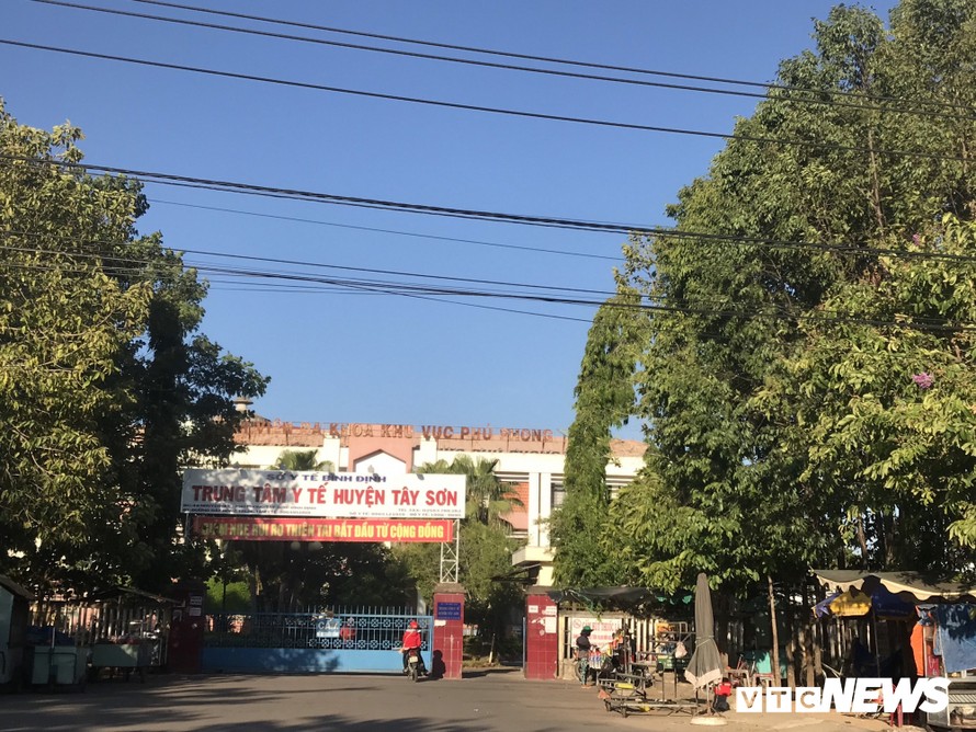 Trung tâm y tế huyện Tây Sơn, nơi xảy ra sự việc. 