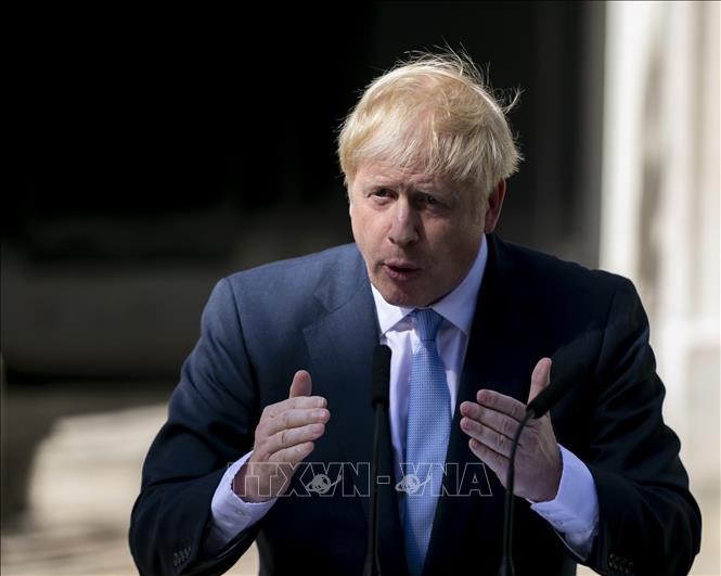 Tân Thủ tướng Anh Boris Johnson phát biểu sau khi nhậm chức tại số 10 phố Downing, London ngày 24/7/2019. Ảnh: THX/TTXVN