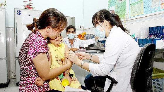 Trẻ tiêm chủng vaccine phòng ngừa bệnh tật tại Viện Pasteur TPHCM. 