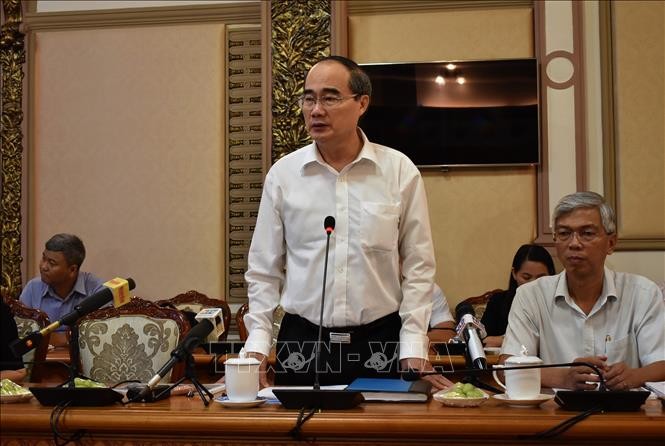 Ông Nguyễn Thiện Nhân, Ủy viên Bộ Chính trị, Bí thư Thành ủy Thành phố Hồ Chí Minh phát biểu tại buổi làm việc. 