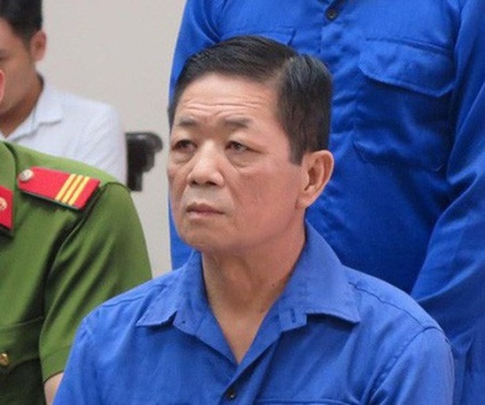Nguyễn Kim Hưng (tức Hưng "kính") tại phiên tòa sơ thẩm