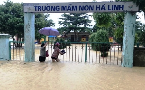 Trường mầm non Hà Linh chưa thể khai giảng vì vẫn ngập nước.