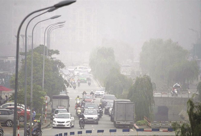 Không khí Hà Nội ô nhiễm do khói bụi giao thông và xây dựng.