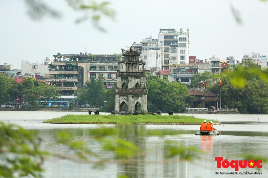 Một góc Hồ Gươm, Hà Nội. Ảnh: Nam Nguyễn