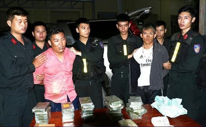 Cảnh sát bắt giữ 2 thanh niên vận chuyển ma túy 