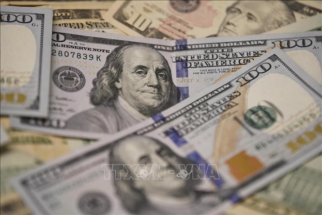 Đồng USD tại một ngân hàng ở Washington, DC, Mỹ. Ảnh: THX/TTXVN