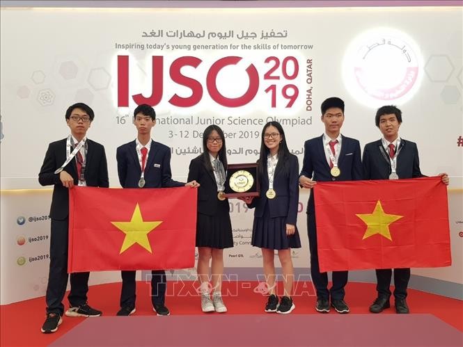 Đoàn học sinh Việt Nam tại lễ bế mạc và trao giải Kỳ thi Olympic Khoa học trẻ quốc tế IJSO 2019. Ảnh: TTXVN phát