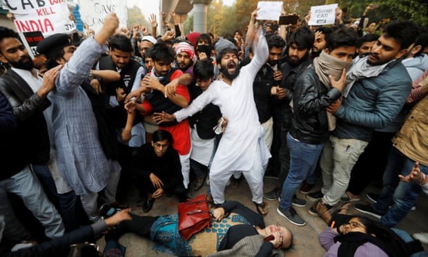 Các cuộc biểu tình phản đối Đạo luật Quyền công dân sửa đổi đang diễn ra ở một số vùng của Ấn Độ. Ảnh: Reuters