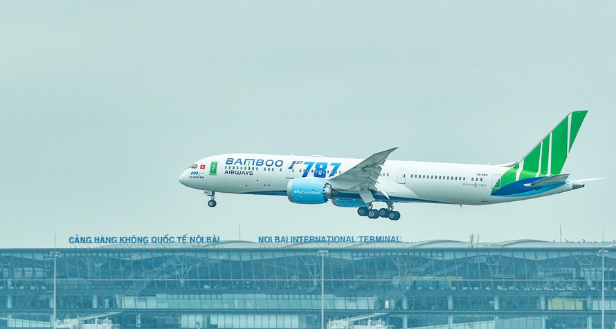 Sáng 22/12/2019, máy bay thân rộng Boeing 787-9 Dreamliner đầu tiên của Bamboo Airways đã hạ cánh lúc 11 giờ tại sân bay Nội Bài.