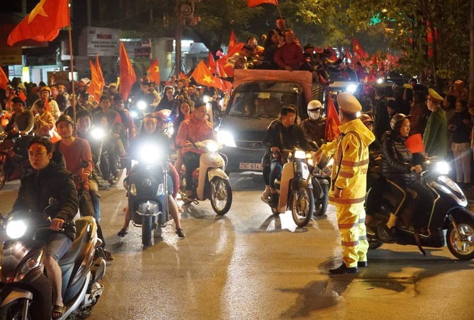 Công an Hà Nội lên kế hoạch phân luồng giao thông, đảm bảo trật tự an toàn giao thông đêm 30 Tết.