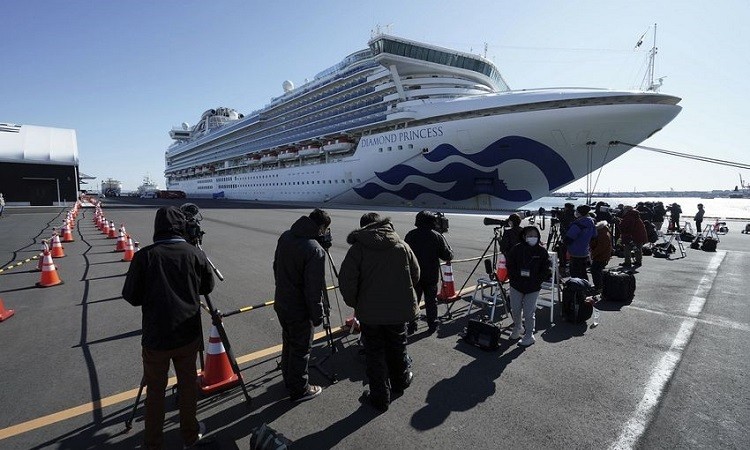 Tàu du lịch Diamond Princess neo đậu tại cảng Yokohama, Nhật Bản, hôm 9/2. 