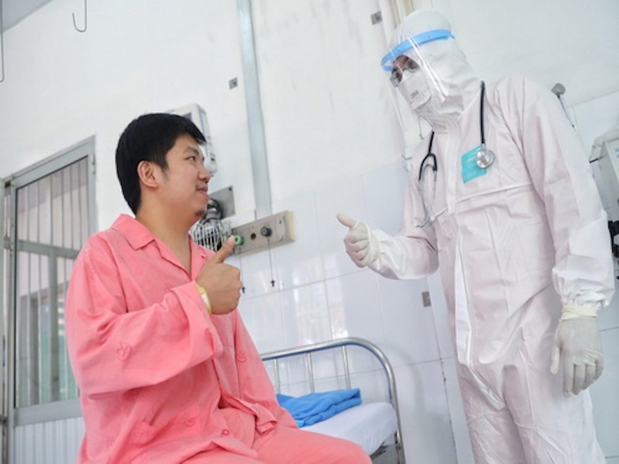Trò chuyện với bệnh nhân Li Zichao.